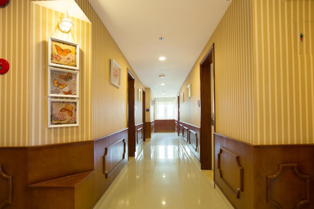 Hotel L'Odeon Phu My Hung Хошимин Экстерьер фото