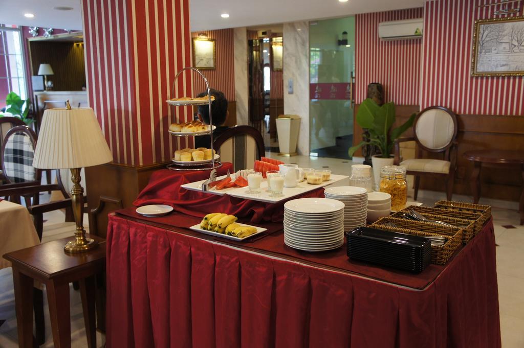 Hotel L'Odeon Phu My Hung Хошимин Экстерьер фото
