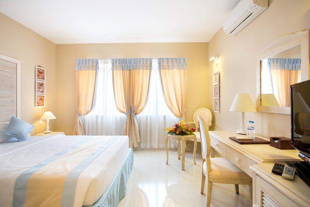 Hotel L'Odeon Phu My Hung Хошимин Экстерьер фото